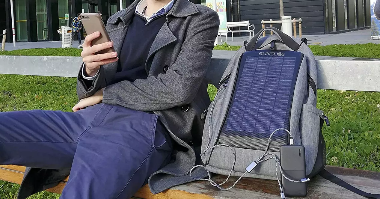 Mochilas solares para cargar sus portátiles – Energía Renovable – Solar, Eólica e Hidráulica