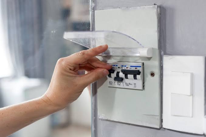 Por qué se baja la llave térmica y cómo evitar cortocircuitos en casa